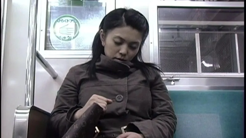 FANZAが提供している痴●終電車スペシャル 感じる女たち(139d70300002)のサンプル画像-8