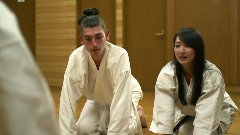 FANZAが提供している人妻ドラゴン 何度も昇天拳(174okuram00624)のサンプル画像-11