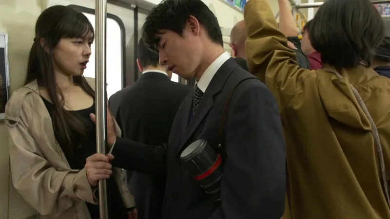 FANZAが提供している痴●電車 夢見る桃色なすび(174okuram00698)のサンプル画像-1