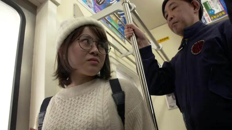 FANZAが提供している痴●電車 夢見る桃色なすび(174okuram00698)のサンプル画像-17