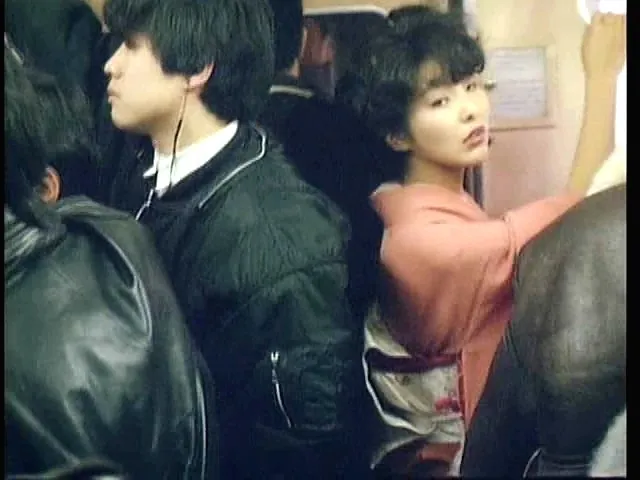 FANZAが提供している痴●電車 ミニスカートに御用心(186h00025)のサンプル画像-6