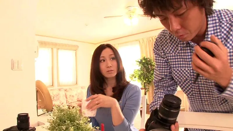 FANZAが提供している人妻妄想シアター 妻とその姉の競泳水着(301rvcn01001)のサンプル画像-1