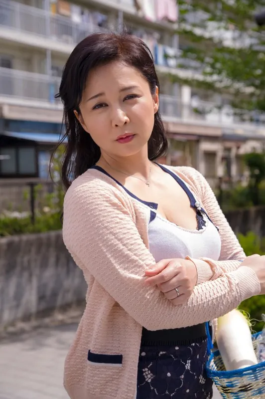 FANZAが提供している団地妻の日常 伊藤まい(5161aben00007)のサンプル画像-2