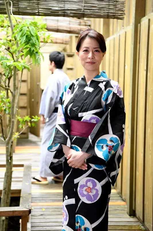 FANZAが提供している【井上綾子 / 咲良しほ】母●交尾 義母と息子の絶頂SEX秘湯旅！(5161aben00041)のサンプル画像-1