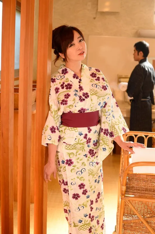 FANZAが提供している【加藤ツバキ / かおり】母●交尾 義母と息子の絶頂SEX秘湯旅!(5161aben00042)のサンプル画像-1