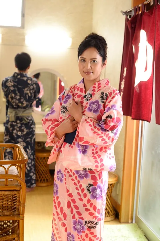 FANZAが提供している【佐々木あき・大原千穂】母●交尾 義母と息子の禁断SEX秘湯旅(5161aben00043)のサンプル画像-8