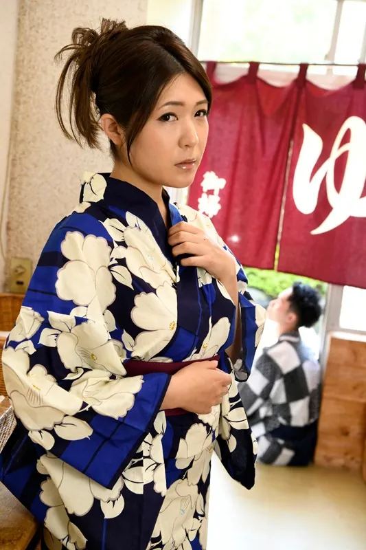 FANZAが提供している【石川明日美 / 池上まひろ】母●交尾 義母と息子の背徳SEX秘湯旅！(5161aben00044)のサンプル画像-1