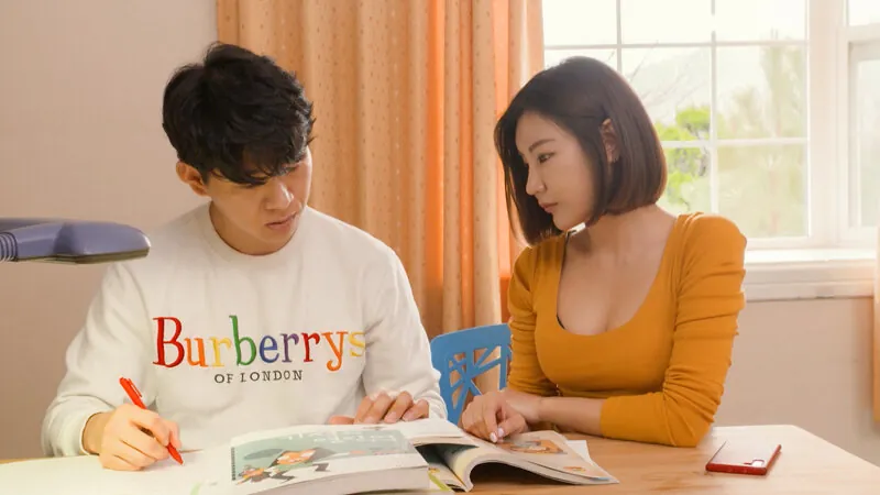 FANZAが提供している欲望の棲家 妖艶継母と美人家庭教師(5421ksd00045)のサンプル画像-5