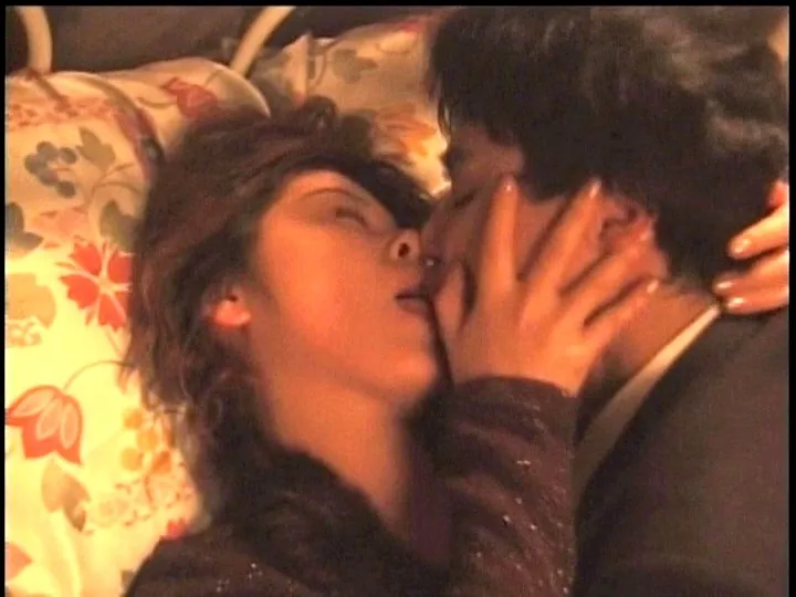 FANZAが提供している素人（性）体験白書2001(h_062lip00031)のサンプル画像-17