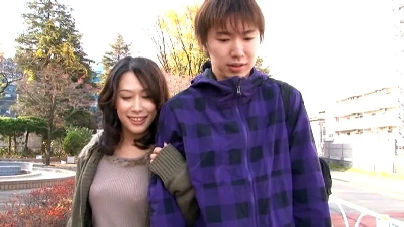 FANZAが提供している友達のお母さん ヒミツの個人レッスン(h_082acce01048)のサンプル画像-2