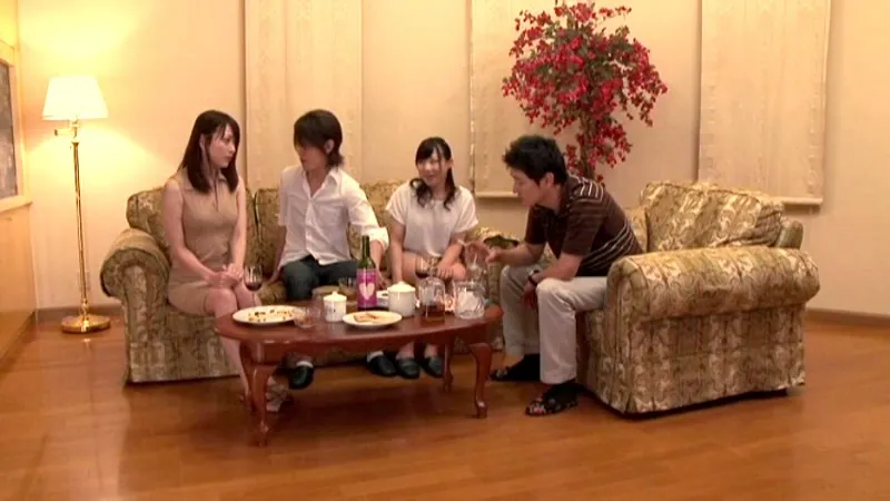 FANZAが提供している人妻調教日記 友人夫婦の目の前で(h_082acce01057)のサンプル画像-12