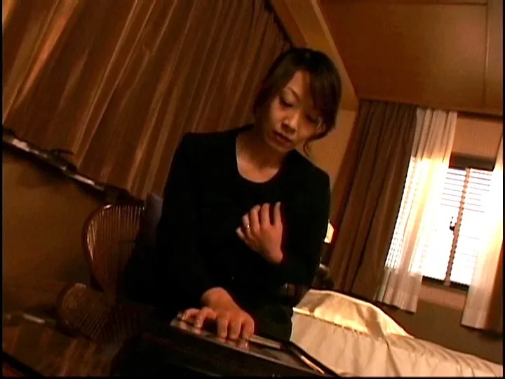 FANZAが提供している義母(秘)劇場 母がオンナになる夜(h_082tsdv60026)のサンプル画像-9