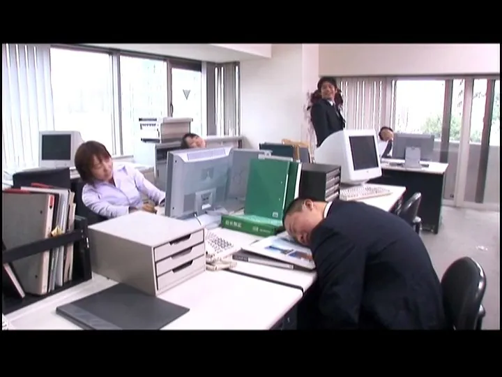 FANZAが提供している監禁人妻（秘）劇場 調教の果てに…(h_082tsdv60039)のサンプル画像-17
