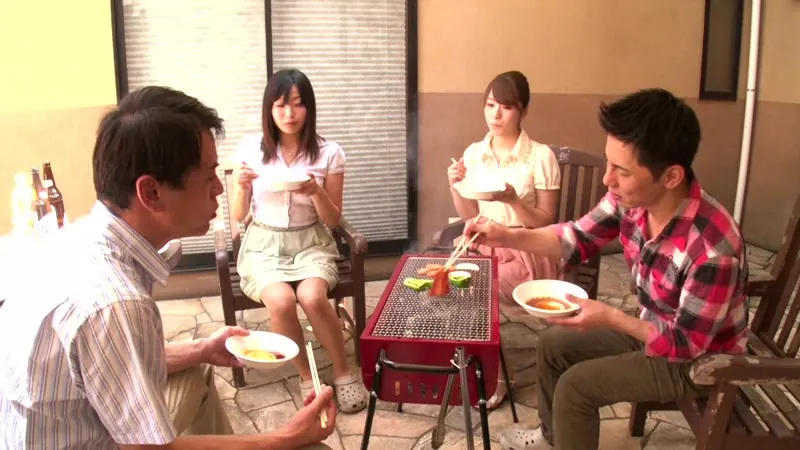 FANZAが提供している上司の妻を寝取り自分の妻を寝取らせて愉しむ鬼畜夫婦(h_105zb00023)のサンプル画像-1