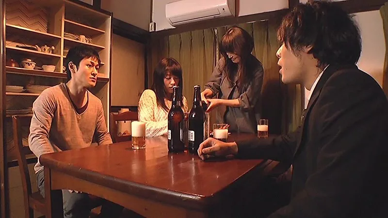 FANZAが提供しているやめてっ、こんなところでっ!!隣で人が寝ているのに…(h_105zb00035)のサンプル画像-1