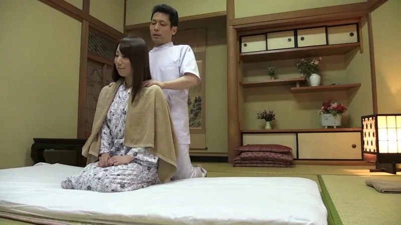 FANZAが提供している温泉宿のマッサージでイカされる人妻たち(h_105zb00090)のサンプル画像-8