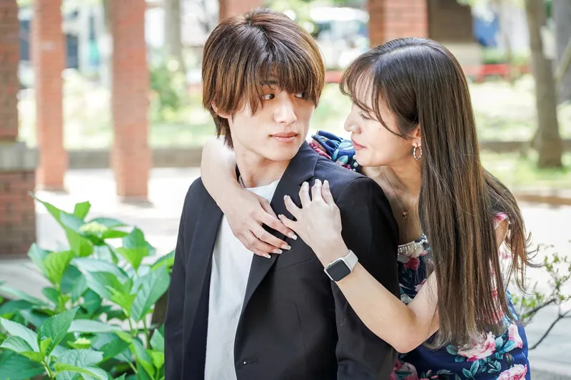 FANZAが提供している星奈あいと有村のぞみの激エロボディと絡み合うハッピーSEXライフ(h_1641hndm00003r18)のサンプル画像-12