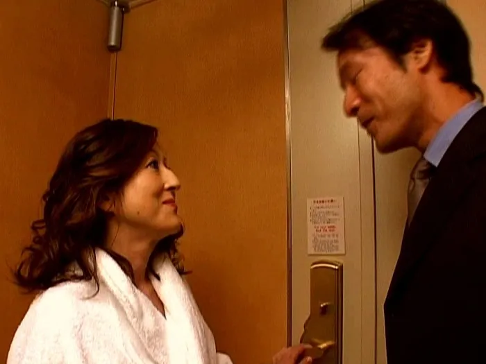 FANZAが提供しているセレブ熟女悶絶男狩り(h_196jpdvd00023)のサンプル画像-1