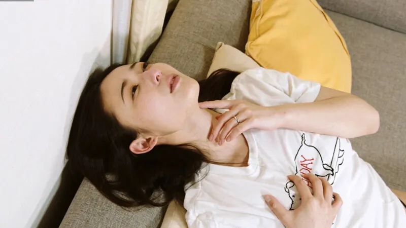 FANZAが提供している松岡すずの覗かれ願望に悶える美女の溢れ出る性欲(h_198need000108r18)のサンプル画像-11