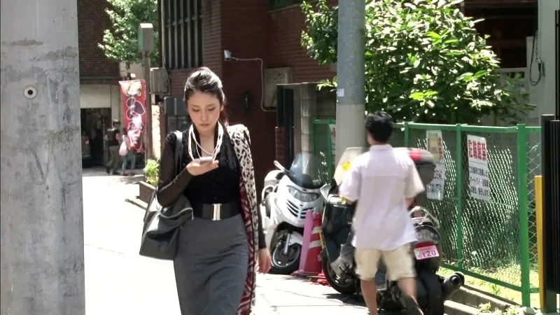 FANZAが提供している有村千佳が教える極上スレンダー美女の誘惑筆下ろし(h_198need00040)のサンプル画像-13