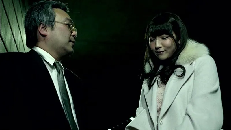 FANZAが提供している神咲詩織の女の金と魂をしゃぶり尽くす犬ども(h_198need00066)のサンプル画像-2