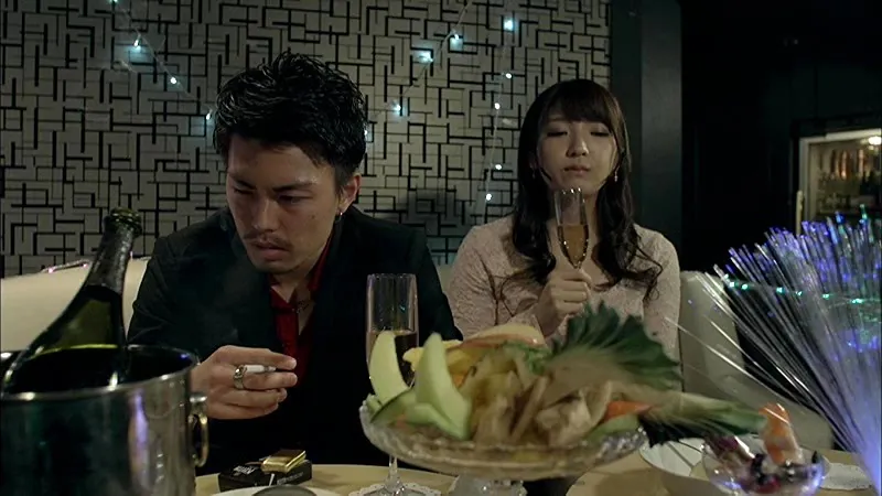 FANZAが提供している神咲詩織の女の金と魂をしゃぶり尽くす犬ども(h_198need00066)のサンプル画像-4