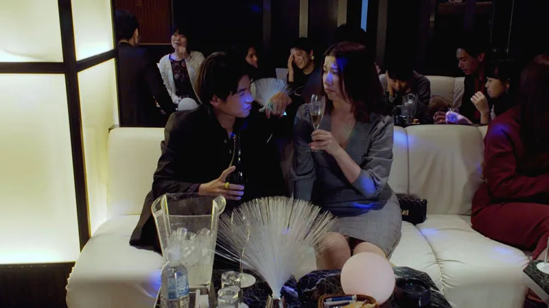 FANZAが提供している石原めると三尾めぐの夜王の寵愛を貪る女たちの壮絶SEXナイト(h_198need00098r18)のサンプル画像-11