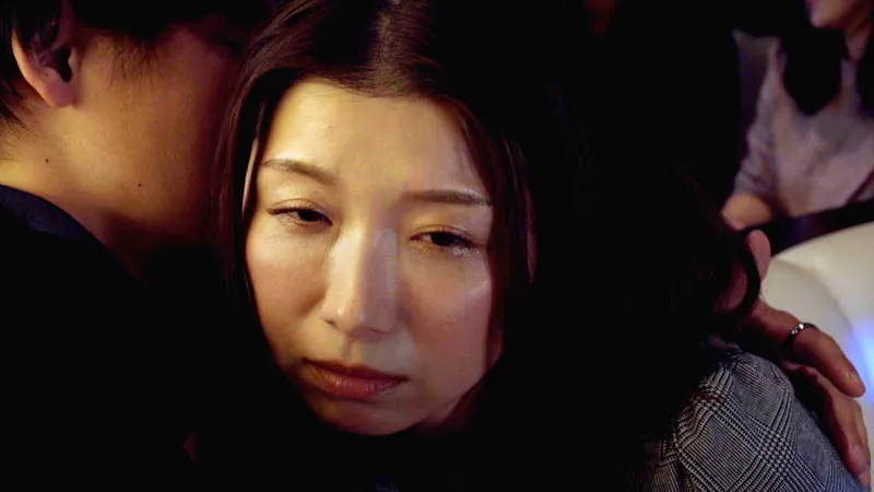 FANZAが提供している石原めると三尾めぐの夜王の寵愛を貪る女たちの壮絶SEXナイト(h_198need00098r18)のサンプル画像-12