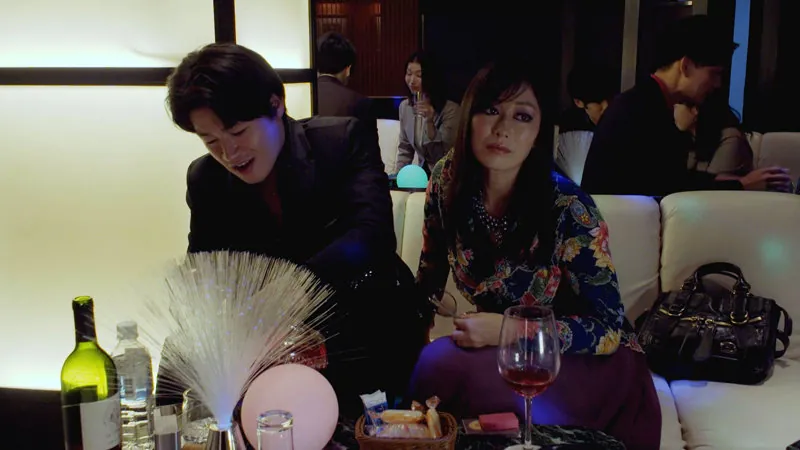 FANZAが提供している石原めると三尾めぐの夜王の寵愛を貪る女たちの壮絶SEXナイト(h_198need00098r18)のサンプル画像-2