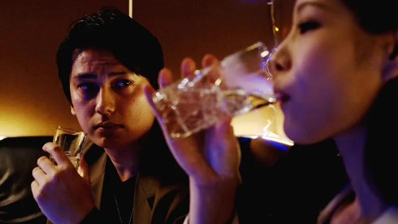 FANZAが提供している辻さくらと結城りののホストに惚れ込んで堕ちた女たちの貪欲SEX(h_198need00103r18)のサンプル画像-3