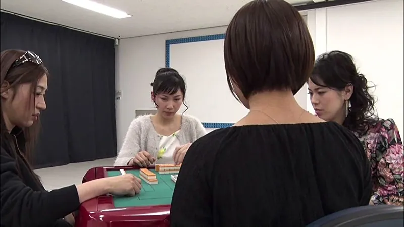 FANZAが提供している湊莉久の肉感燃える女の官能勝負(h_198next00014)のサンプル画像-20