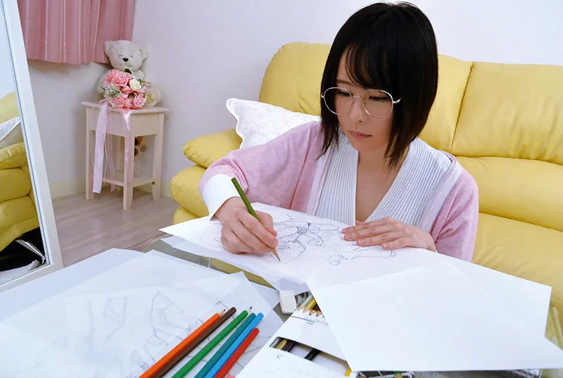 FANZAが提供している義理の妹はエロ漫画家(h_254rkie00033)のサンプル画像-1