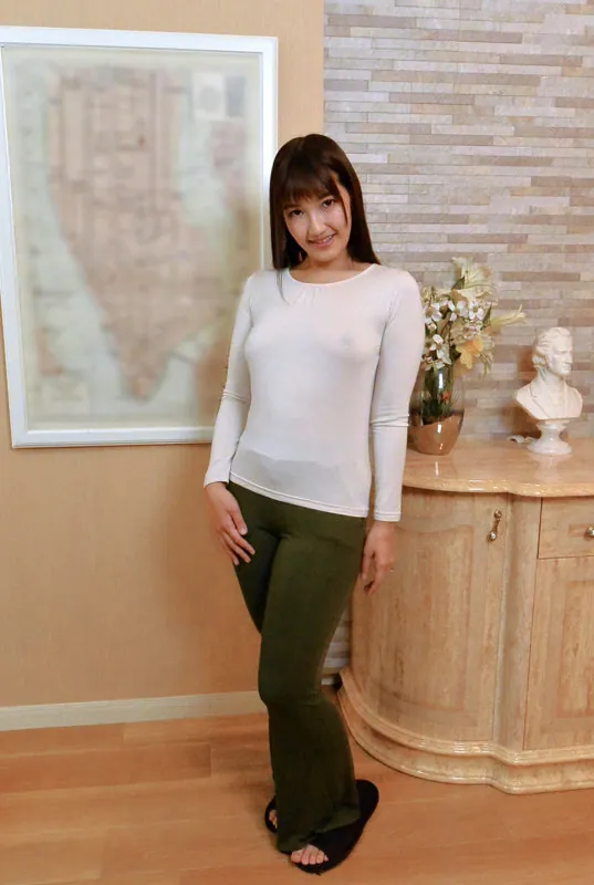 FANZAが提供しているGカップ人妻(h_254rkie00042)のサンプル画像-1
