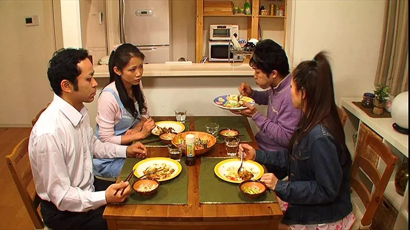 FANZAが提供している美熟女姉妹スワッピング 貞淑な姉と淫乱な妹(h_363gmon00009)のサンプル画像-4