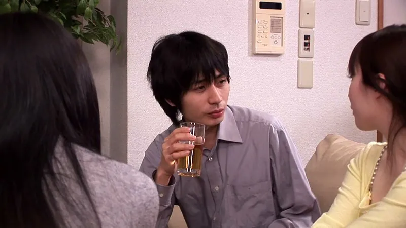 FANZAが提供している姉と同棲中の彼氏がカッコ良くて、姉が居ぬ間に…(h_590rt00004)のサンプル画像-1