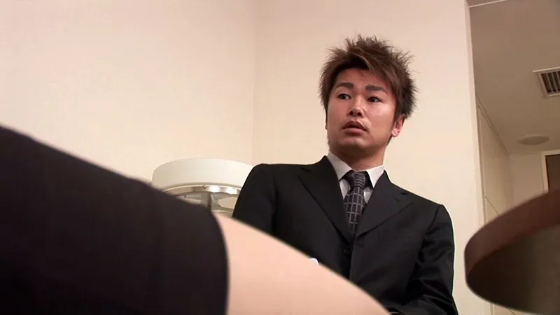 FANZAが提供している出張先のホテルで何故か女上司と同じ部屋…(h_590rt00005)のサンプル画像-2