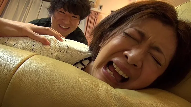 FANZAが提供している犯●れてしまった女たち 嫌…でも感じちゃう… 第三幕(h_721pcr00021)のサンプル画像-2