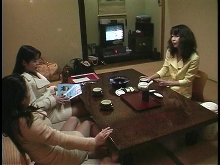 FANZAが提供している熟女三人の旅物語 気分が高揚しちゃって… 第二話(h_721pcr00028)のサンプル画像-14