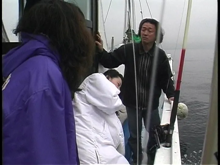 FANZAが提供している熟女三人の旅物語 気分が高揚しちゃって… 第二話(h_721pcr00028)のサンプル画像-3