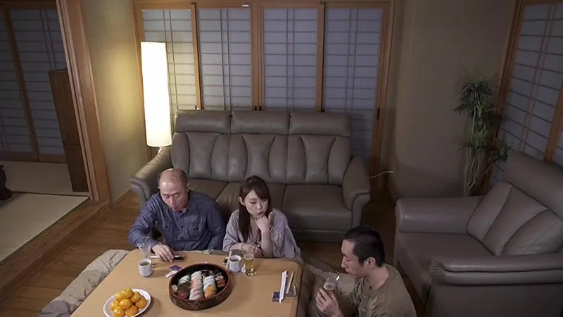 FANZAが提供している義母との秘密の関係 生肌の色気に誘われて… 第二話(h_721pcr00064)のサンプル画像-2