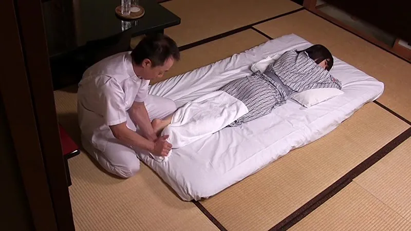 FANZAが提供しているマッサージのつもりが…イカされ果てる浴衣姿の人妻4人 第四話(h_721pcr00075)のサンプル画像-7