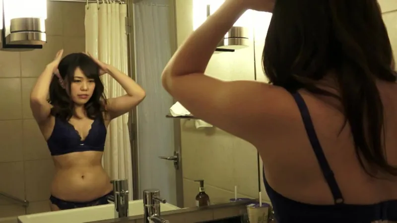 FANZAが提供しているまさかこんな場所で！ 憧れの美人な知り合いとの秘密の関係… 第二話(h_721pcr00102)のサンプル画像-9