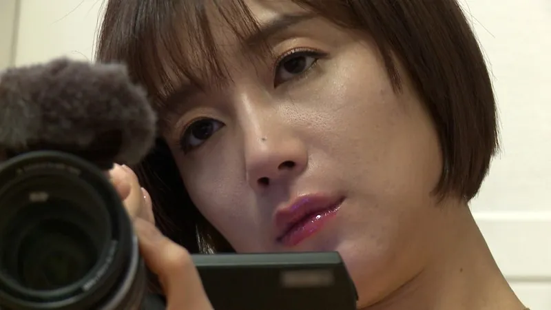 FANZAが提供している淫乱女子AV監督(h_990drcm00079)のサンプル画像-9