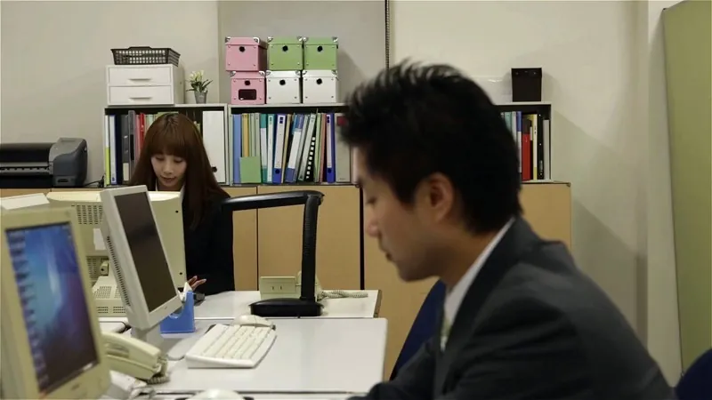 FANZAが提供している黒スト女上司の残業教育(h_990jartv00013)のサンプル画像-1